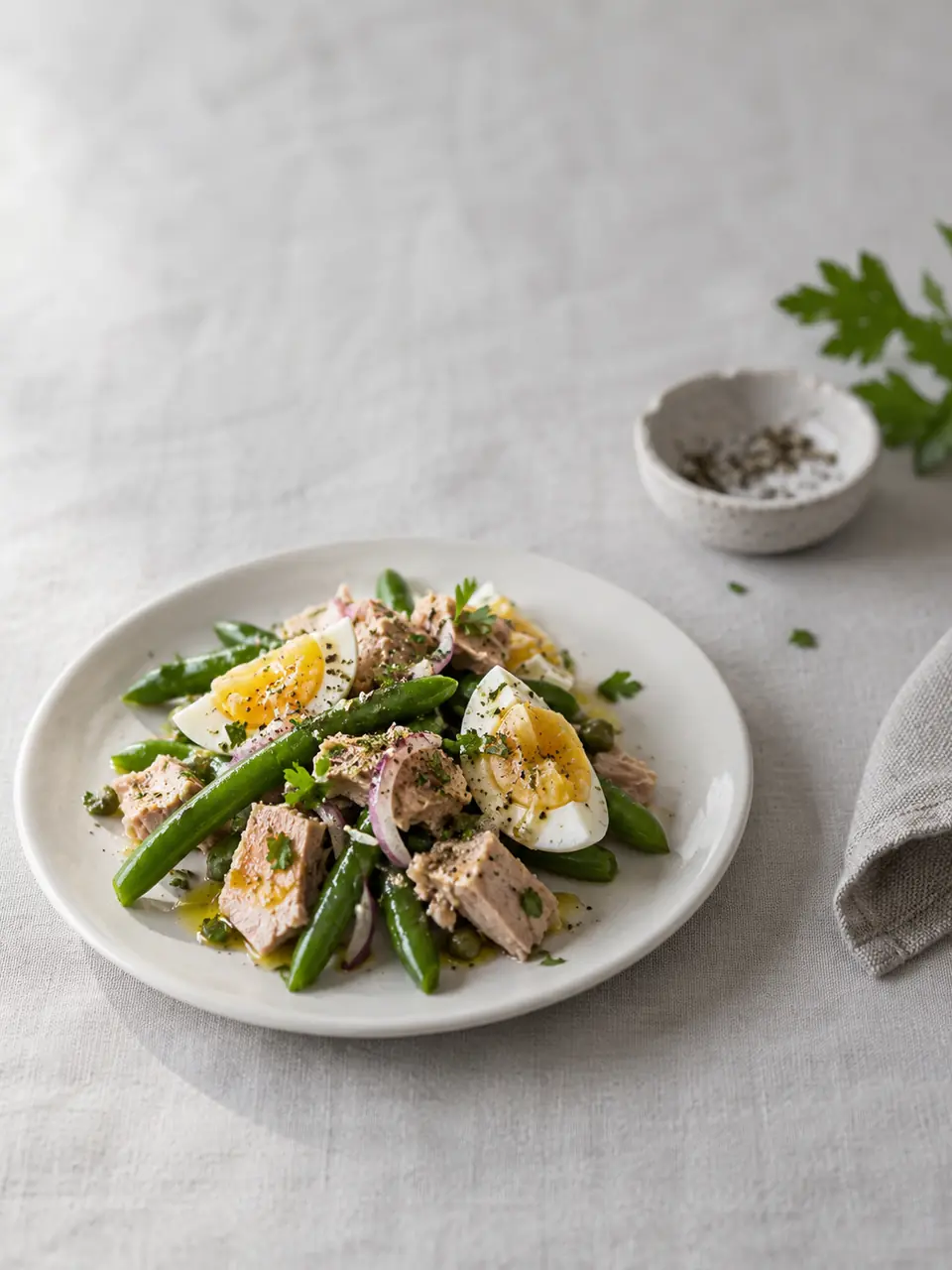 Ensalada tibia de atún y huevo