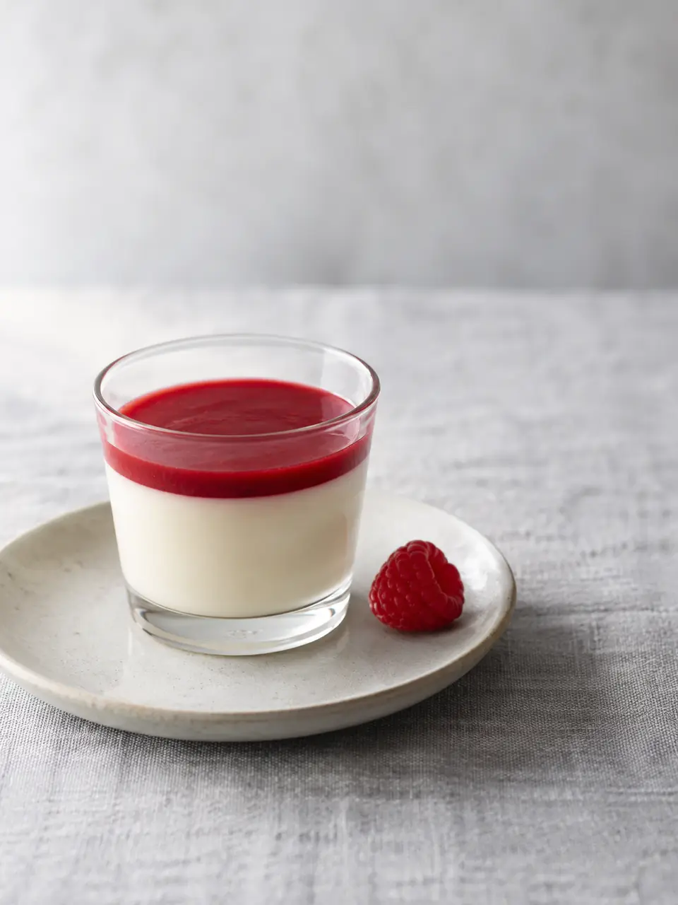 Panna cotta de vainilla con frambuesa