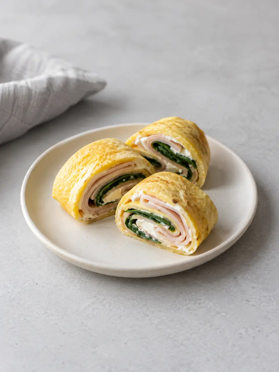 Wrap de huevo con pavo y quesillo
