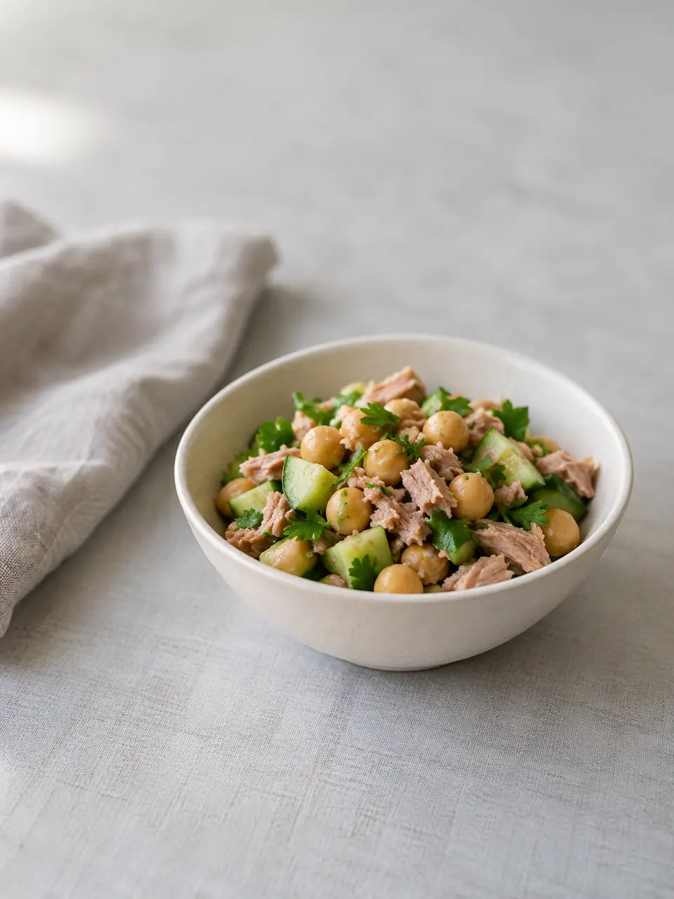 Ensalada tibia de atún y garbanzos